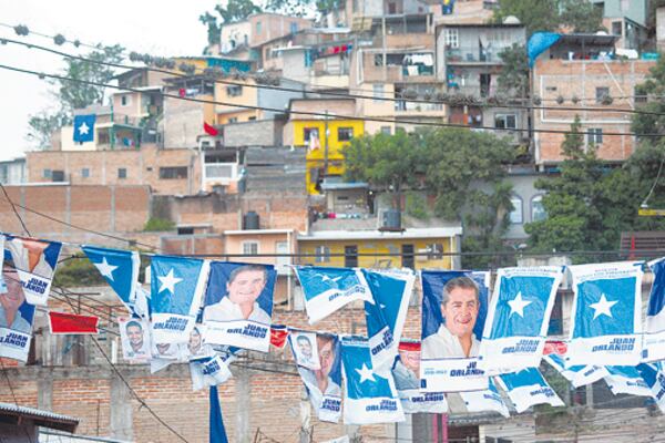 Propaganda electoral de Hernández y del PN en Tegucigalpa.