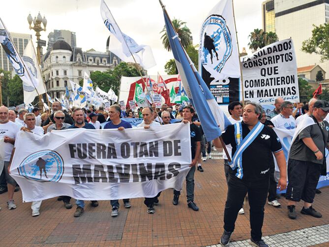 Los ex combatientes de Malvinas llevaron su reclamo a la Plaza de Mayo.