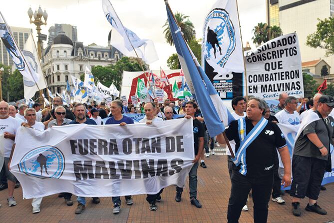 Los ex combatientes de Malvinas llevaron su reclamo a la Plaza de Mayo.