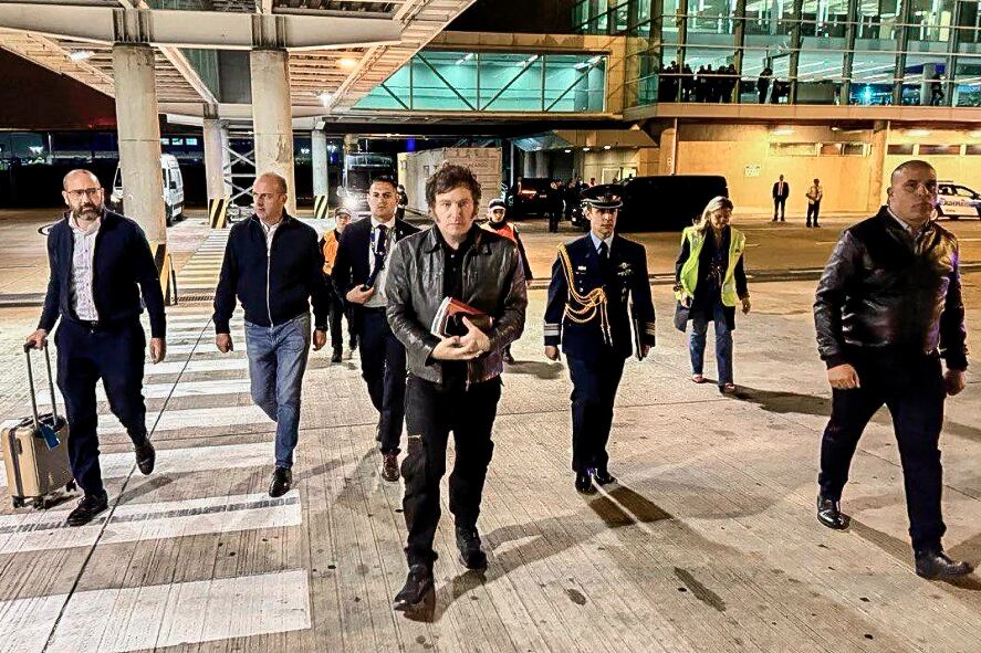 Milei, de viaje con la nuestra. 