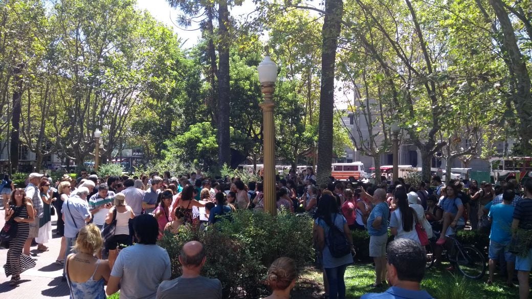 El viernes hubo una asamblea con los maestros y familias afectadas. Este lunes habrá una protesta frente a la Jefatura Distrital de San Fernando