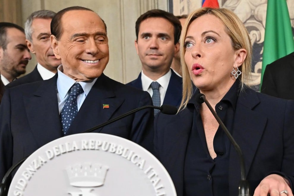 Silvio Berlusconi junto a Giorgia Meloni.