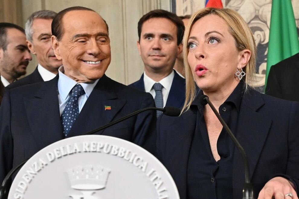 Silvio Berlusconi junto a Giorgia Meloni.
