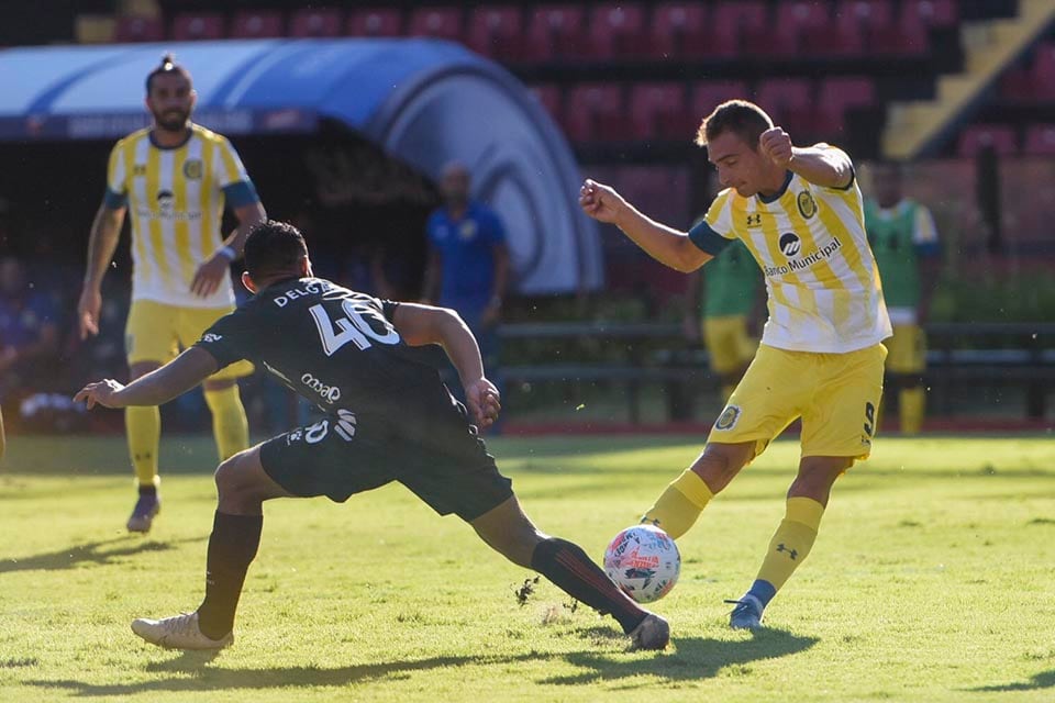 ((((((Foto 1))))) Central no pudo usufructuar la jerarquía de Rubén porque la pelota le llegó poco. ((((Foto 2))))) Emiliano Vecchio tuvo escasa participación.