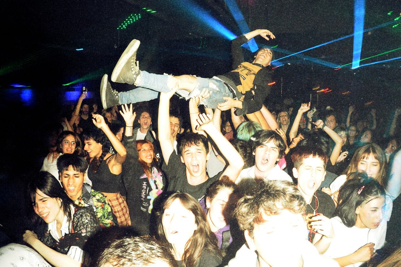 En el arranque de febrero, la 13ª edición del encuentro tuvo dos docenas de bandas, solistas y djs, y convocó más de 2500 personas