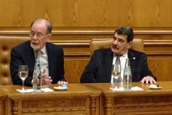González Fraga junto a Alberto Padoán, en la Bolsa de Comercio de Rosario.