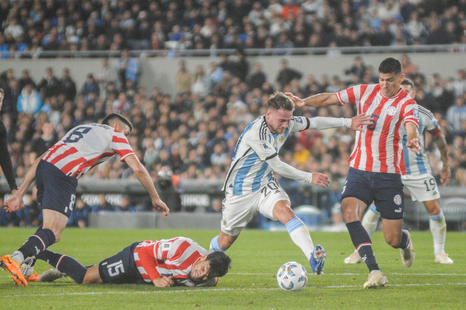 Alexis Mac Allister jugó muy bien vs. Paraguay