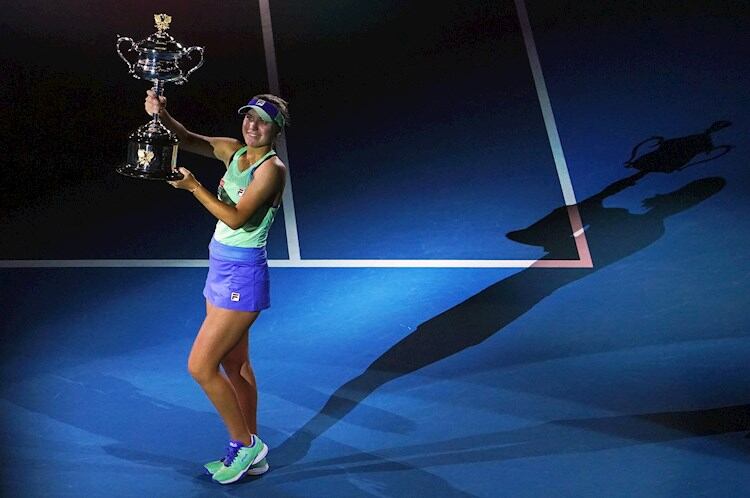 Kenin, con la copa de campeona de Australia, primer Grand Slam del año. 