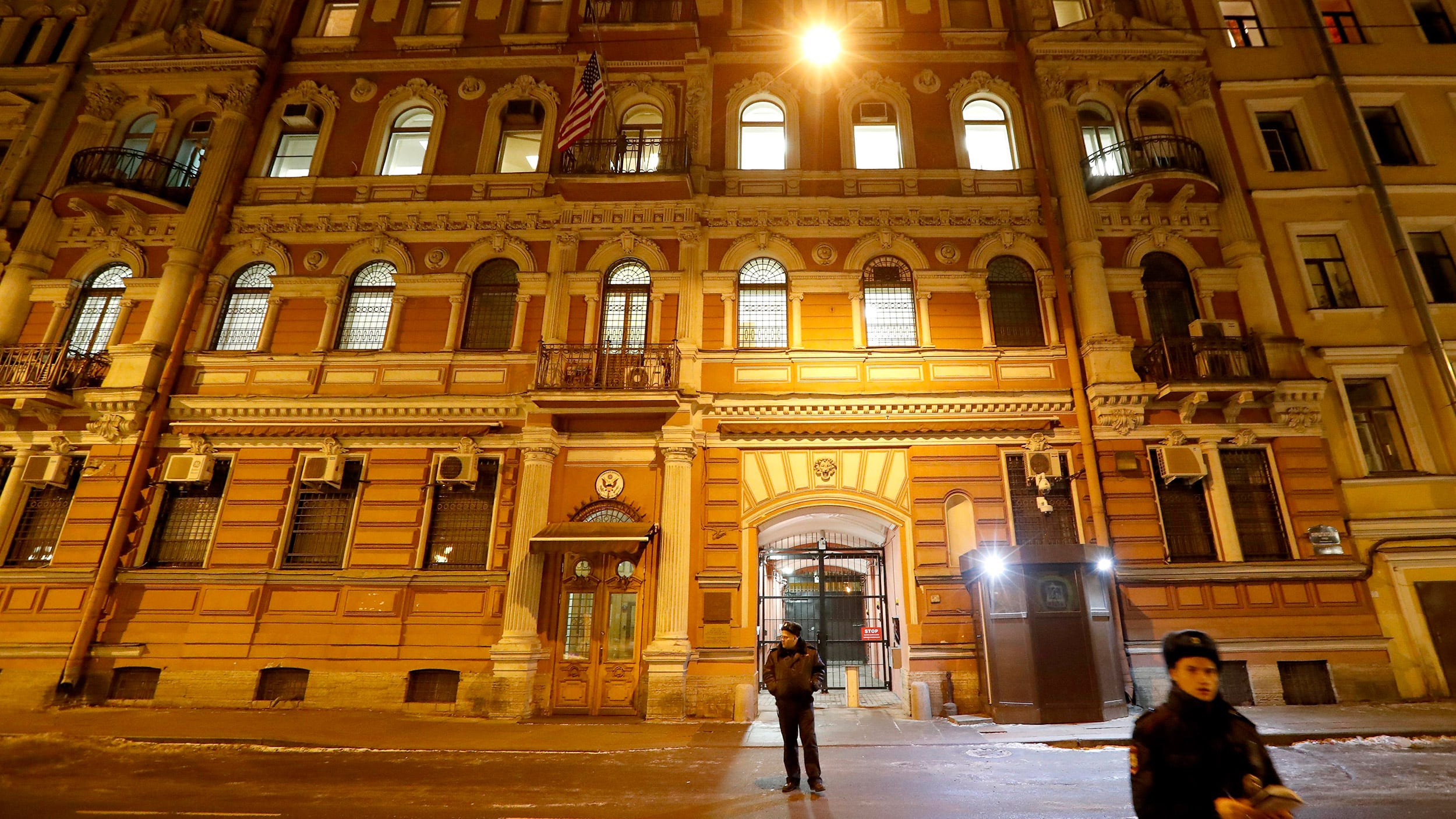 Imagen del Consulado de Estados Unidos en San Petersburgo, después del anuncio del Kremlin.