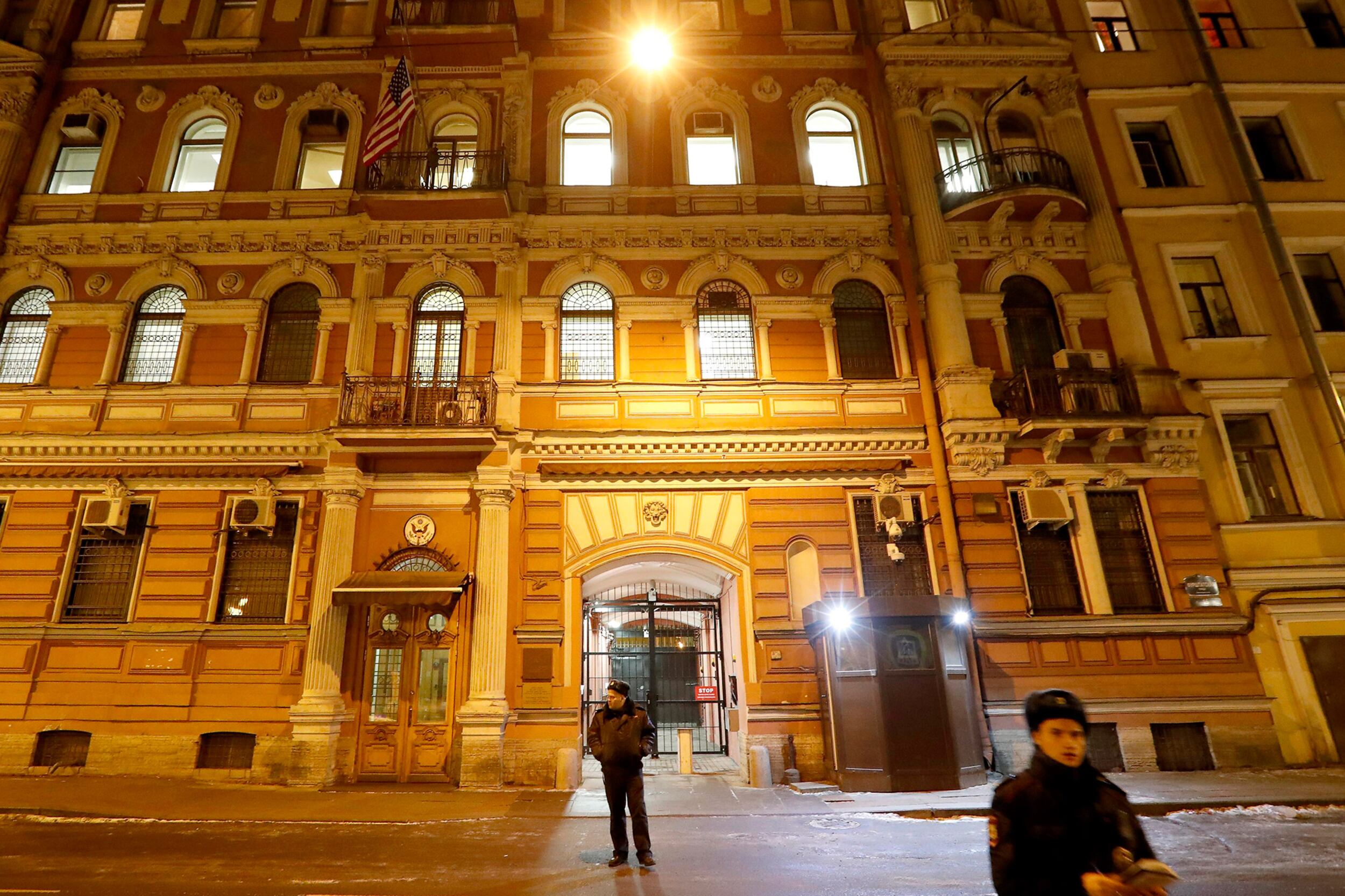 Imagen del Consulado de Estados Unidos en San Petersburgo, después del anuncio del Kremlin.