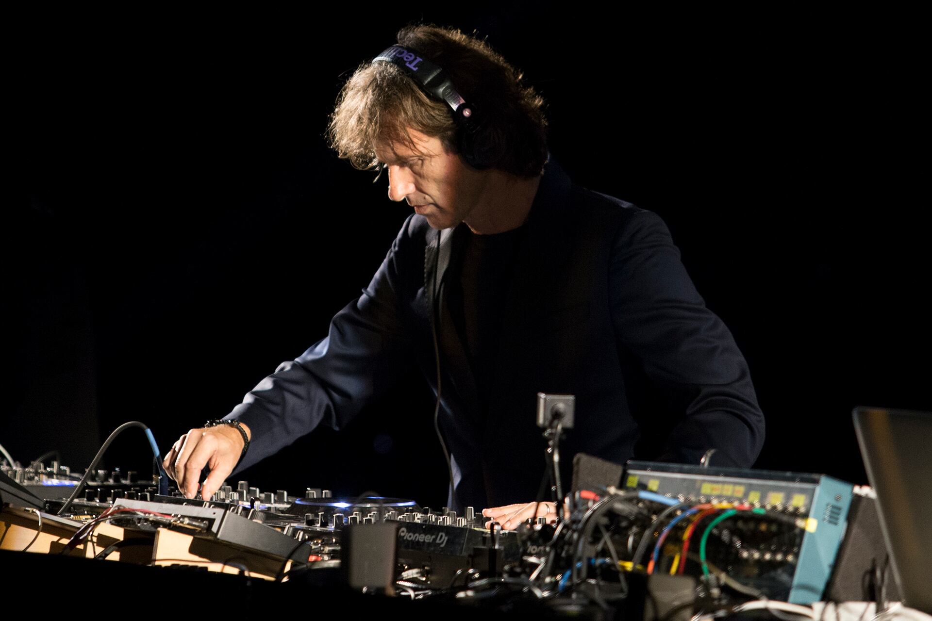 El DJ Hernán Cattaneo vuelve al Teatro Gran Rex el jueves 23 y el viernes 24 a las 21, con más "memorias del futuro"