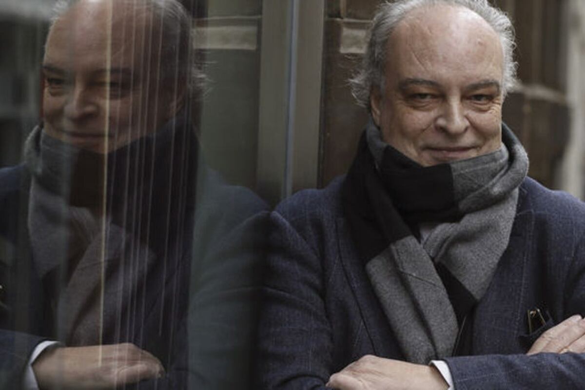 Enrique Vila-Matas: “El encierro, al igual que la pandemia, es el redescubrimiento de que uno no es una isla".