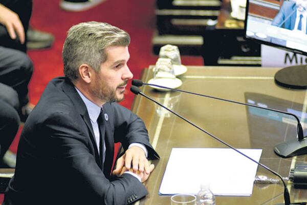 Marcos Peña asistió a Diputados mientras comienzan a sentirse las consecuencias de la crisis cambiaria.