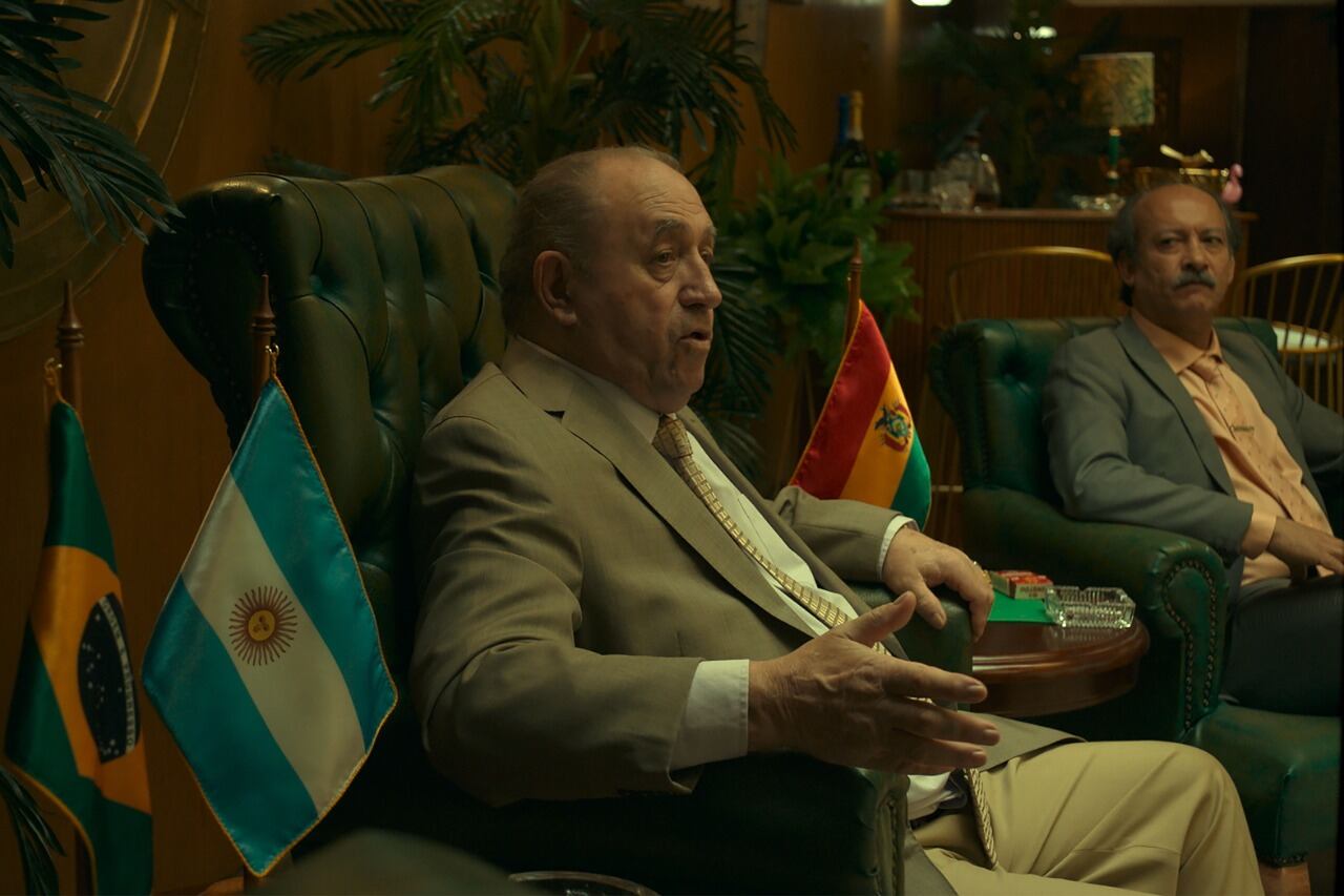 Julio Grondona y su “todo pasa” son recreados por Luis Margani.