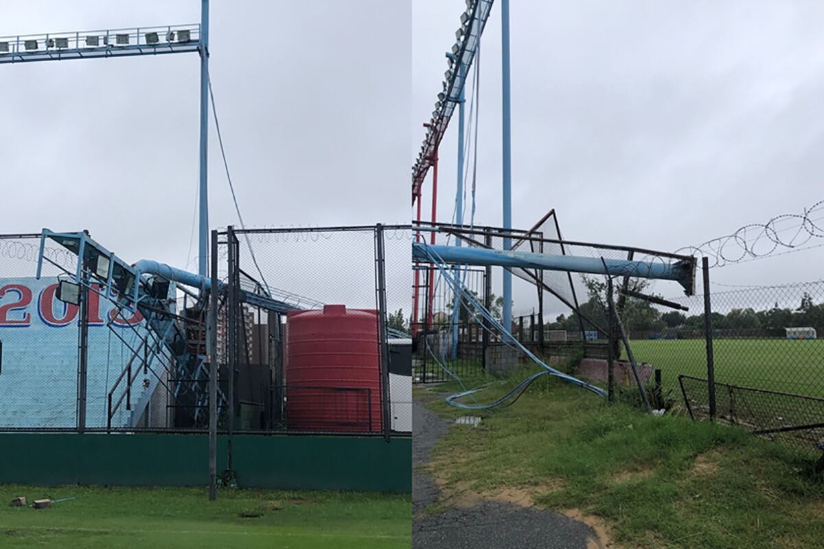 Los daños que provocó el temporal en la cancha de Arsenal.