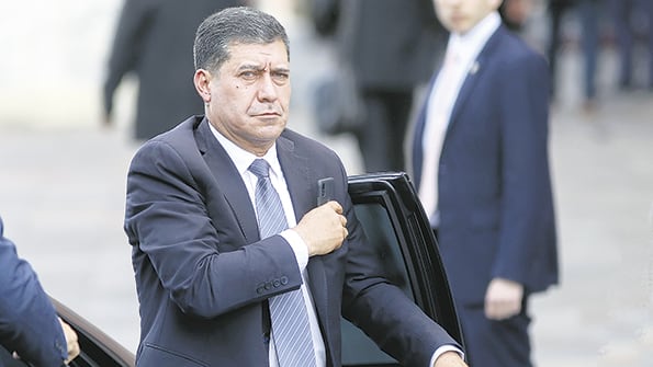 El gobernador peronista, Sergio Casas, impulsa una consulta popular para habilitar un nuevo mandato.