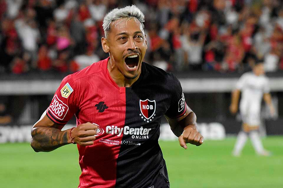 Herrera celebra el primer gol leproso.