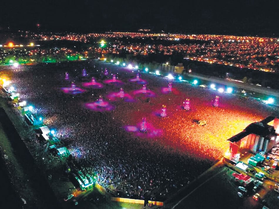 Acorralado por las circunstancias, el Indio recortó su show –con varios clásicos de Patricio Rey– a apenas una hora y media.