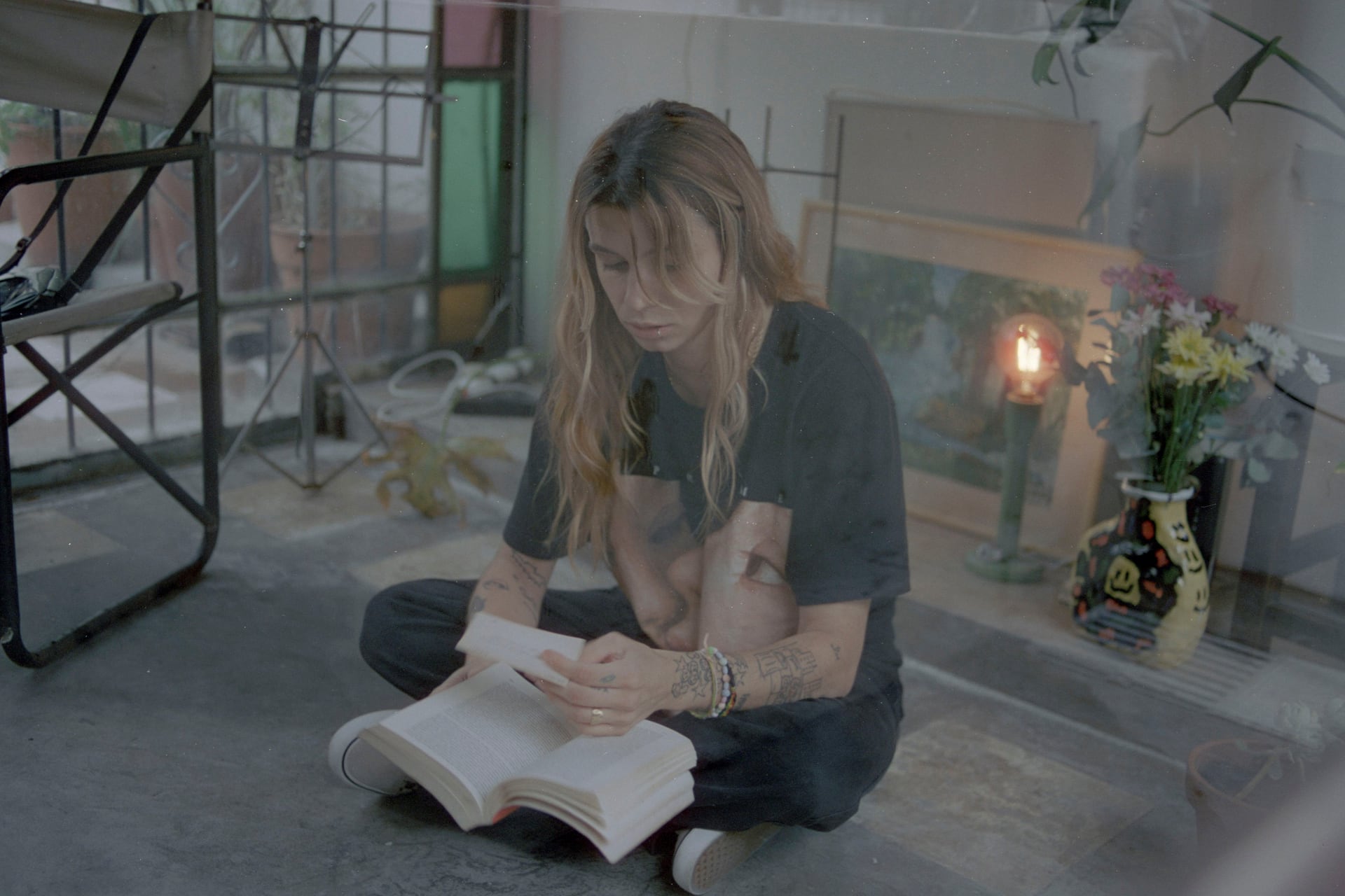 Con Coral Casino en pausa, Lara armó su primer disco con invitados como Duki, Paco Amoroso, Santiago Motorizado y Saramalacara