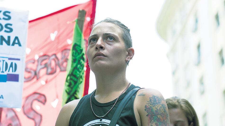 Mariana Gómez fue condenada a un año de prisión en suspenso por besar a su esposa en la estación Constitución.