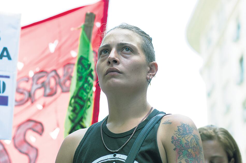 Mariana Gómez fue condenada a un año de prisión en suspenso por besar a su esposa en la estación Constitución.