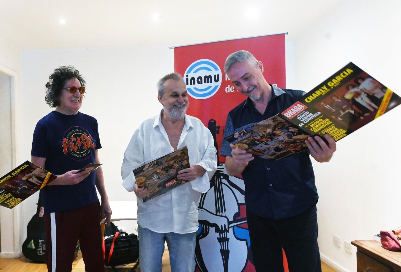 Charly García, David Lebon y Pedro Aznar con el vinilo versión 2019.