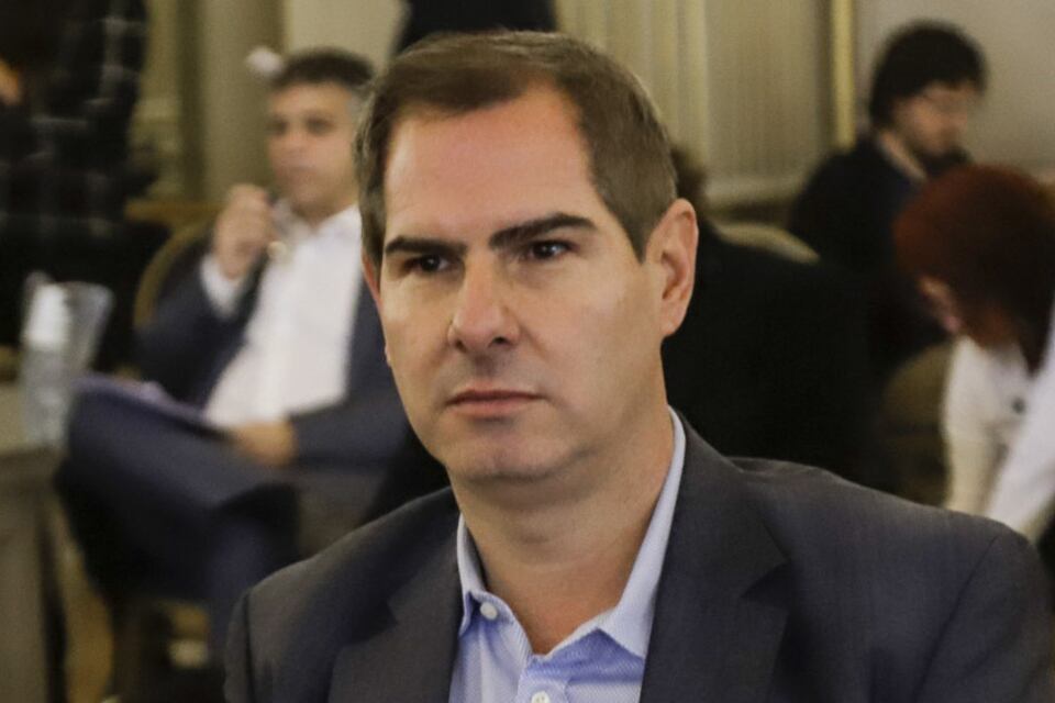 El legislador porteño Santiago Roberto presentó un proyecto de ley para crear una Mesa de Trabajo para la Educación que establezca un ámbito institucional para debatir, buscar consensos y soluciones para un sistema educativo seguro en pandemia.