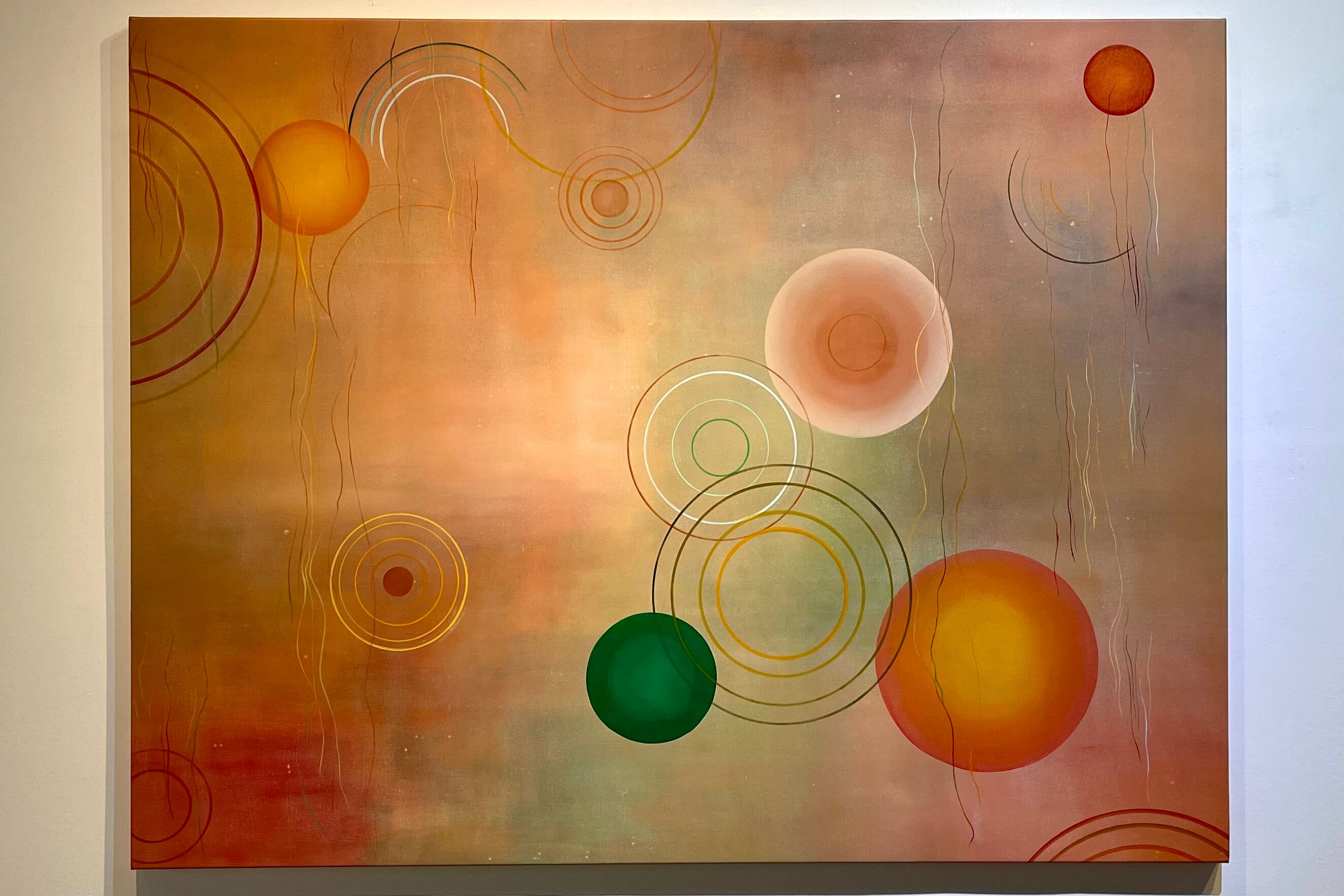 Una de las pinturas incluidas en la muestra antológica de Silvia Gurfein. Abajo: Vista parcial de la exposición de Silvia Gurfein.