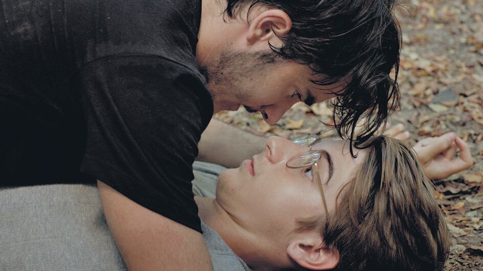 Tímido y de anteojitos, Esteban (Patricio Penna) parece una visión nordestina de Harry Potter.