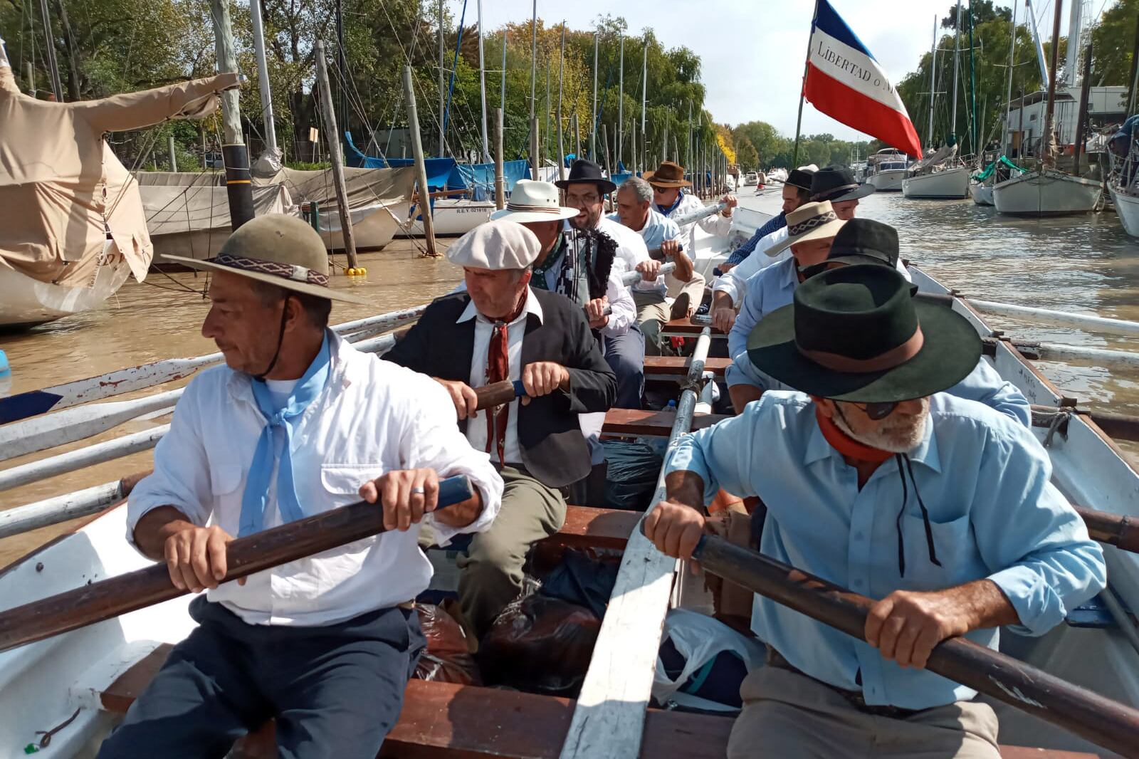 Veinticinco tripulantes partieron el 16 de abril desde el puerto deportivo de San Isidro.