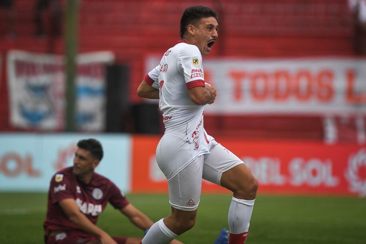 El festejo de Coccaro, uno más para un triunfo de Huracán