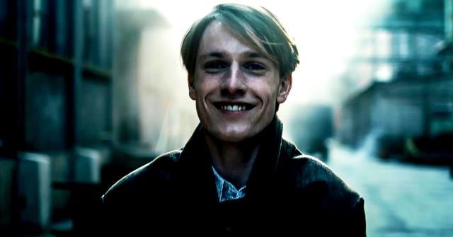 Cioma (Louis Hofmann) con su permanente sonrisa en el rostro.