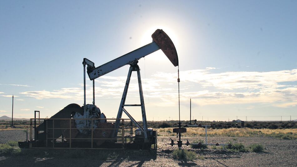 La producción convencional de petróleo continúa derrumbándose.