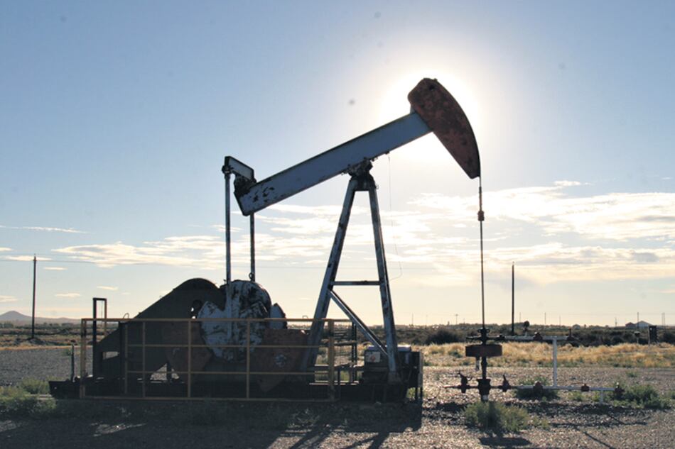 La producción convencional de petróleo continúa derrumbándose.