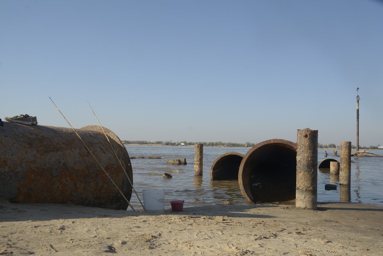 El río Paraná sufre una bajante histórica en un contexto ambiental adverso.