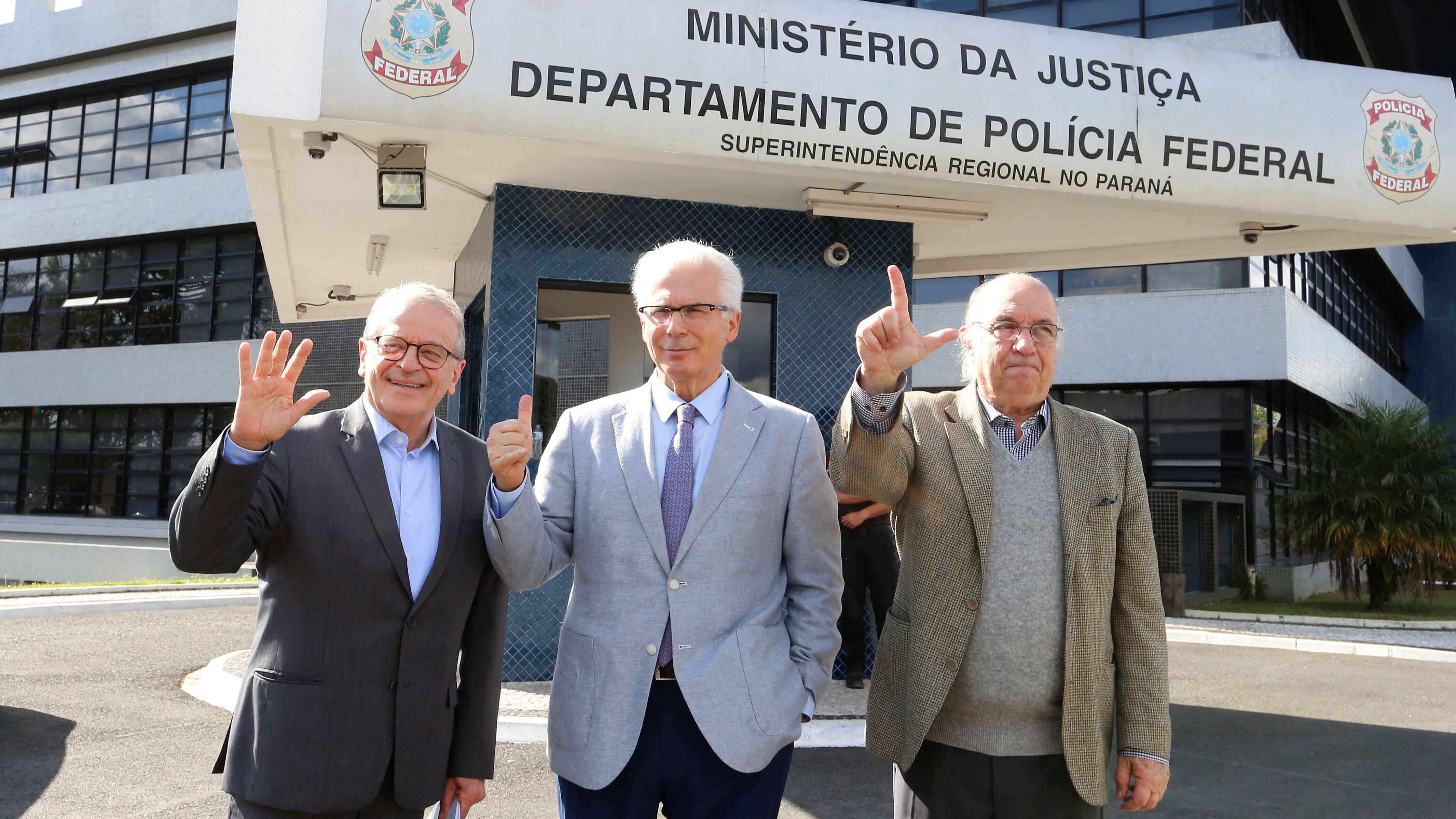 El ex juez español Baltasar Garzón antes de visitar a Lula en su celda en Curitiba.