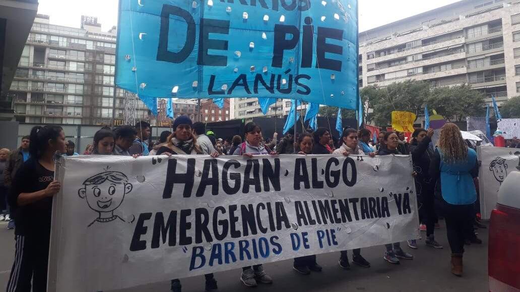 Los manifestantes llegaron poco antes del mediodía al lugar de la protesta, en Puerto Madero.