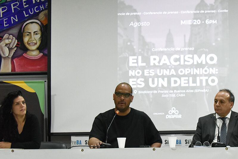 Ivanna Madeo, Federico Pita y Cesar Sivo (izq.a der.) en la conferencia de prensa de DIAFAR. Imagen: Nicolás Parodi