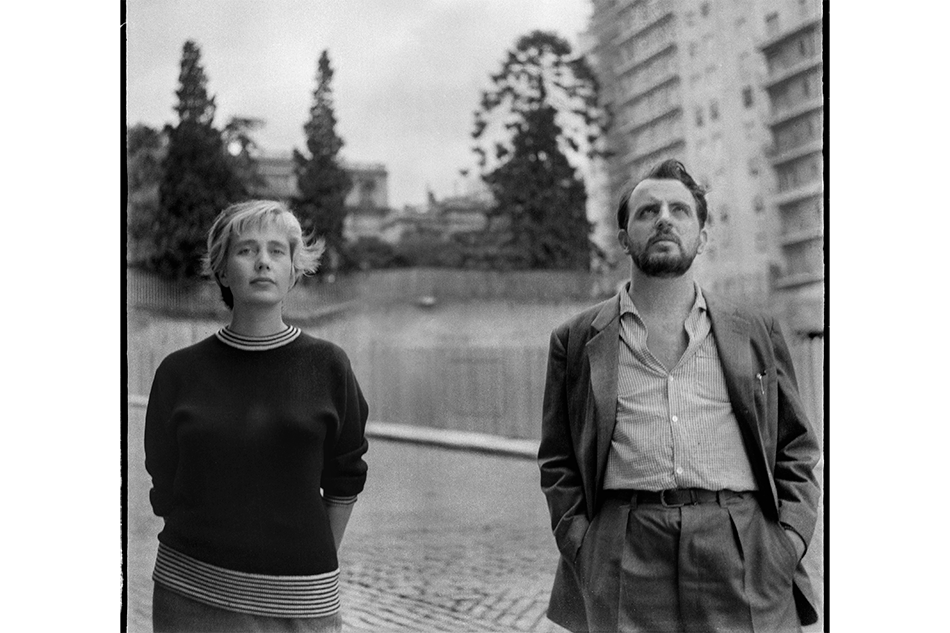 Autorretrato: Ilse Fusková junto a Alberto Greco en el Pasaje Seaber (1954).