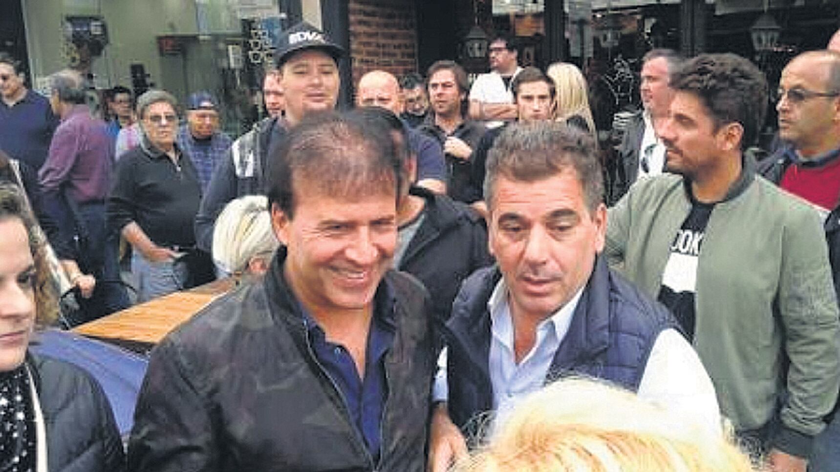 Antequera en un timbreo macrista en abril junto a Cristian Ritondo.