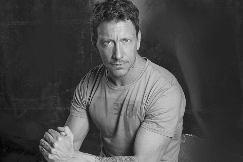 El actor Nico Vázquez estaba en el edificio que se derrumbó en Miami y logró salir antes del colpaso.