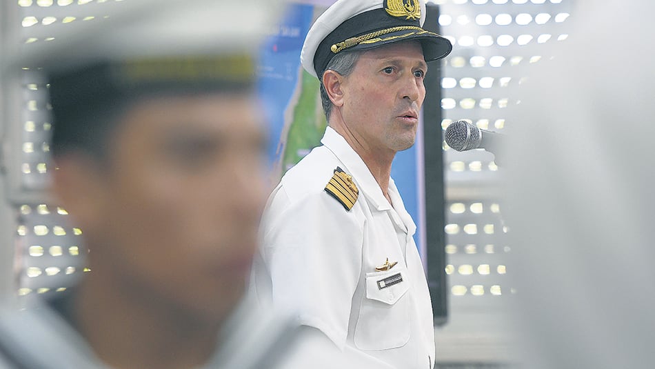 Enrique Balbi, vocero de la Armada, mientras brindaba ayer el comunicado sobre el San Juan.