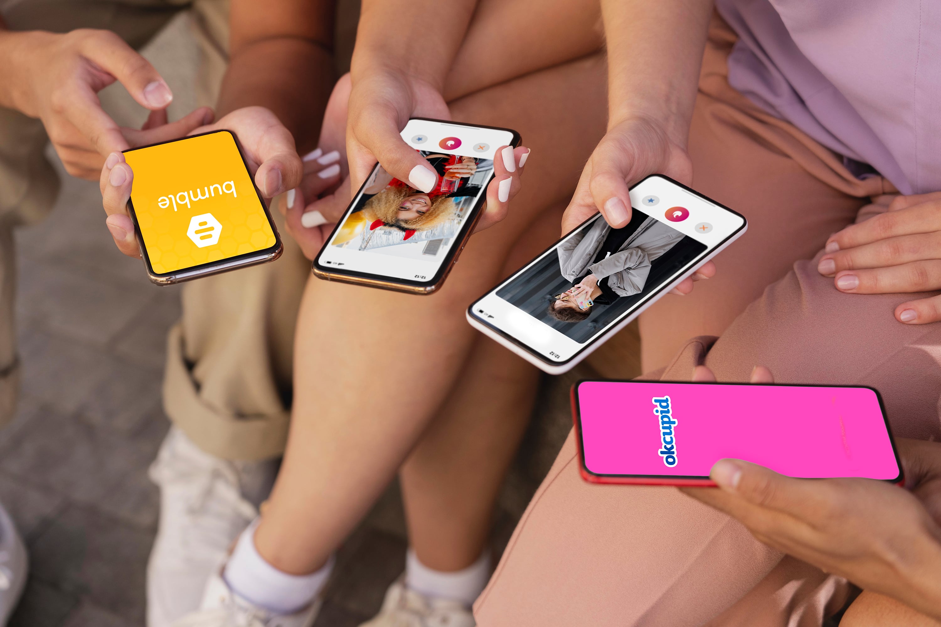 Hay nuevos "Tinders" y también lugares de encuentro analógico. 