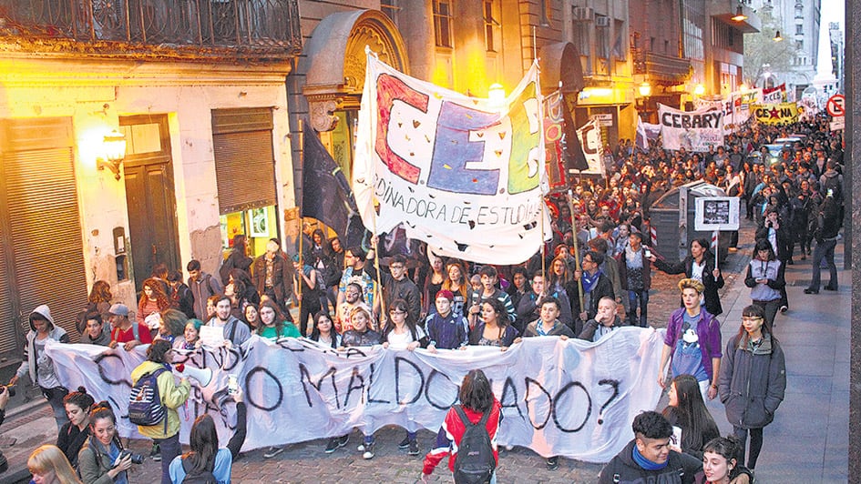 Los jóvenes también pidieron por Santiago Maldonado.