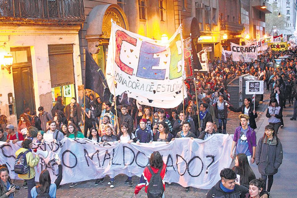 Los jóvenes también pidieron por Santiago Maldonado.