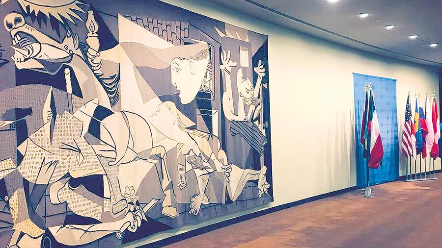 El tapiz fue hecho por la artista francesa Jacqueline de la Baume Dürrbach, supervisada por Picasso. 