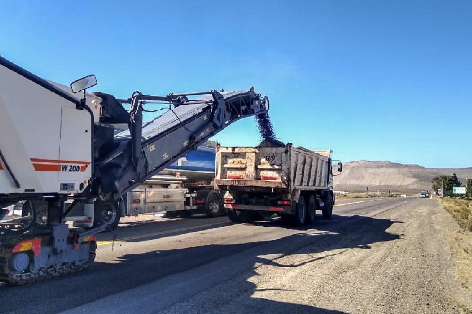 El Estado nacional le tiró el fardo de la obra pública a las provincias.