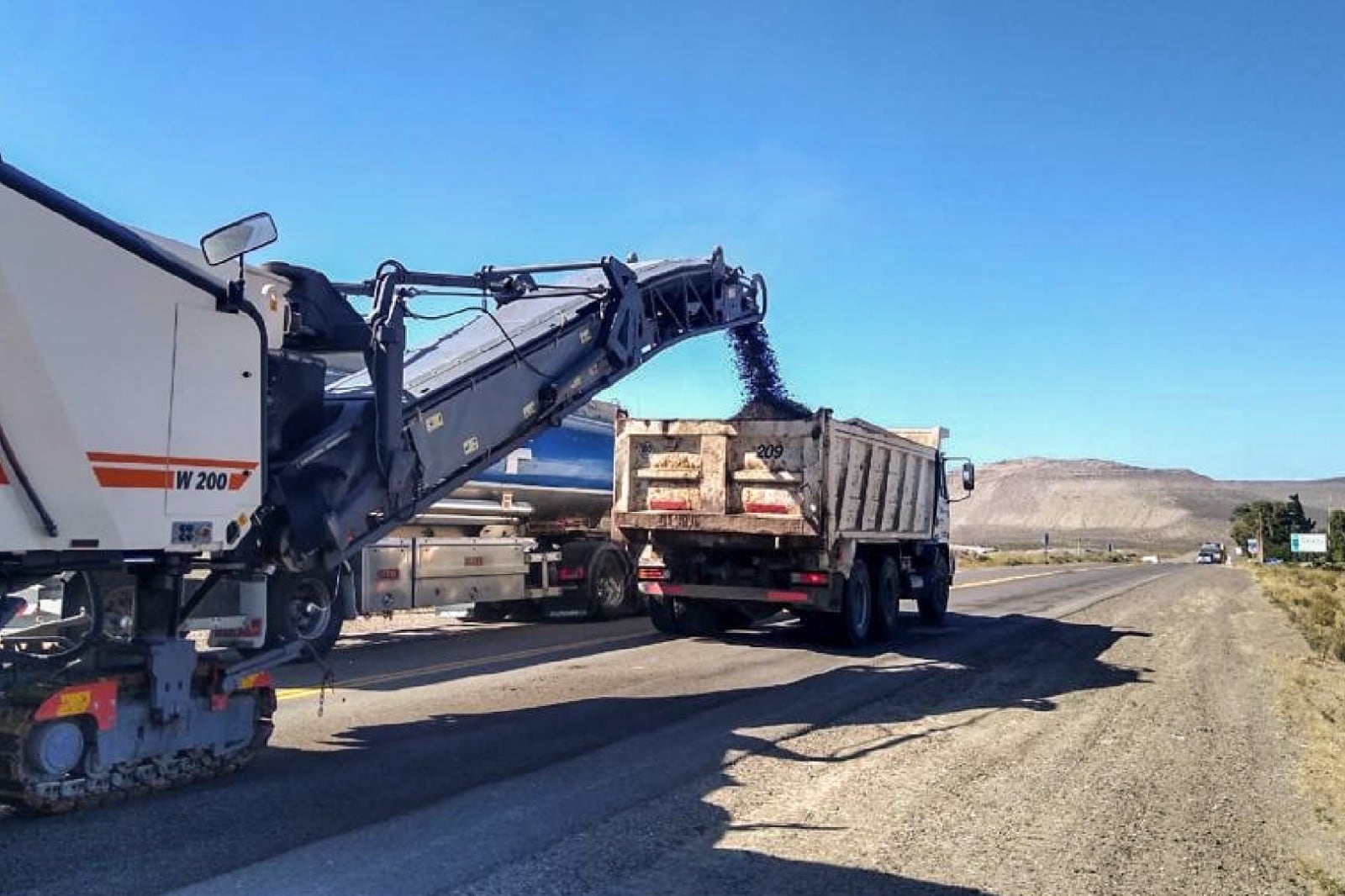 El Estado nacional le tiró el fardo de la obra pública a las provincias.