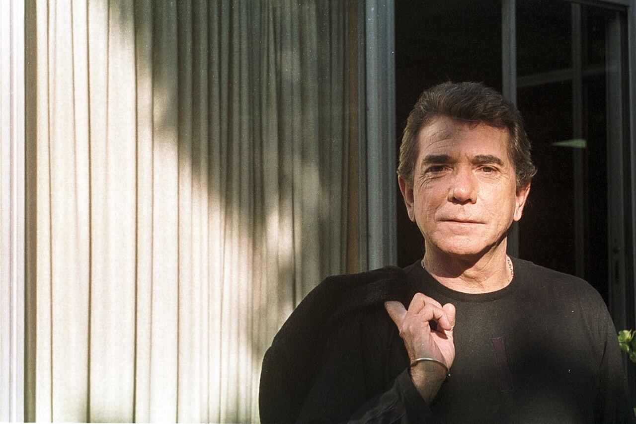 En 2012 Juan Alberto Badía, uno de los íconos de la radiofonía argentina, muere a los 65 años. 