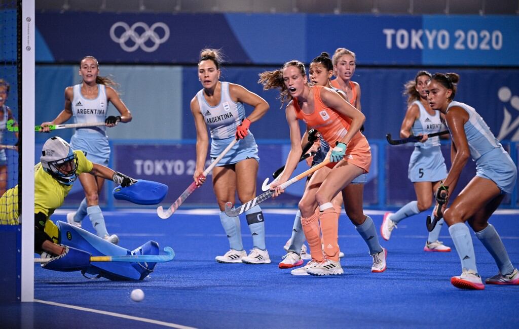 Ya salió el remate de Nunnink, que se iba afuera. La final todavía estaba igualada